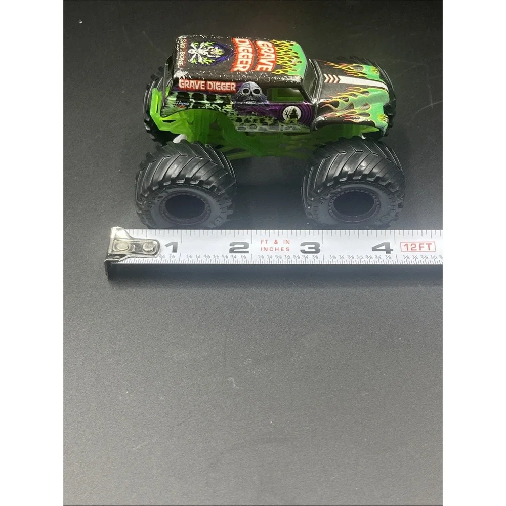Monster Jam Grave Digger Diecast Top Monster Truck Bad To‎ The Bone 1:64 Scale